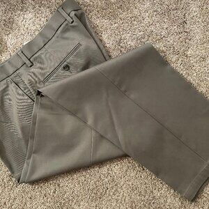 Men's Gray Dockers Signature Khaki Classic Fit Pants W36 L32